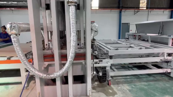 comprar Máquina de prensagem a quente de ciclo curto 4X8 de madeira compensada de melamina laminada 1800 toneladas online manufacture