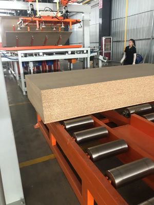 comprar Linha de produção de laminação Prensa de ciclo curto Máquina de prensagem a quente de melamina 900T a 1600T online manufacture