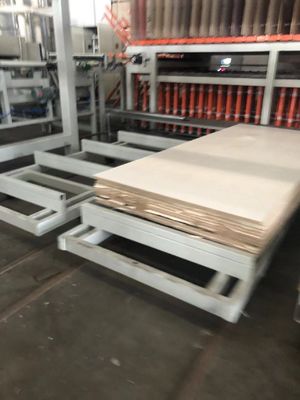 Prensa Quente de Alta Pressão Automática de Curto Ciclo para Laminagem de Placas de Madeira MDF