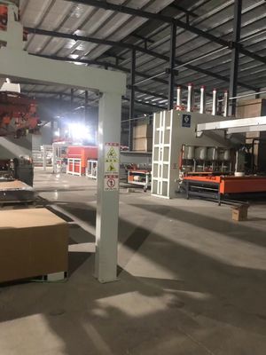 Máquina de fabricação de placas de madeira compensada Máquina de prensagem de madeira compensada Linha de ciclo curto 400L Min Consumo de gás