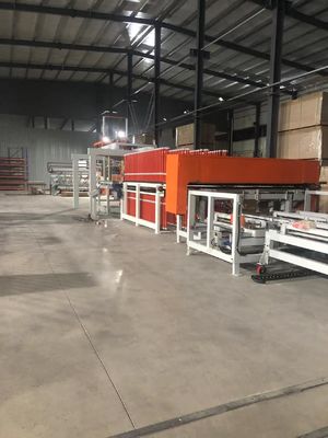 Linha de produção de piso laminado de precisão industrial 20000kN Prensa quente de ciclo curto